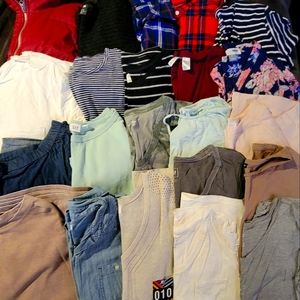 Lot/Bundle of 22 Womens Tops (M)